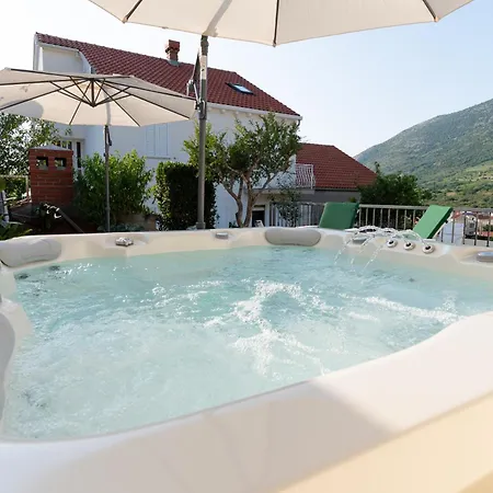 Pina Pensjonat 4*