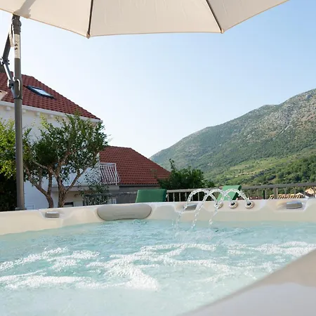 Pina 4* Zvekovica