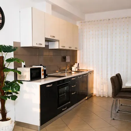 Pina Residence 4* Zvekovica