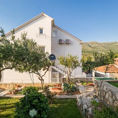 Pina Vendégház Zvekovica