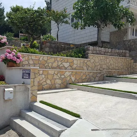 Guest house Pina 4*